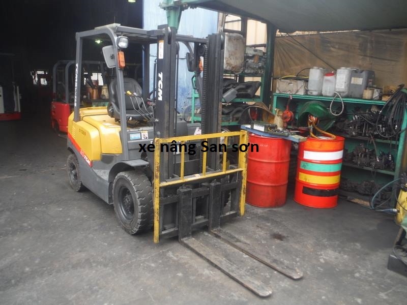 XE NÂNG DẦU TCM XE NÂNG DẦU TCM