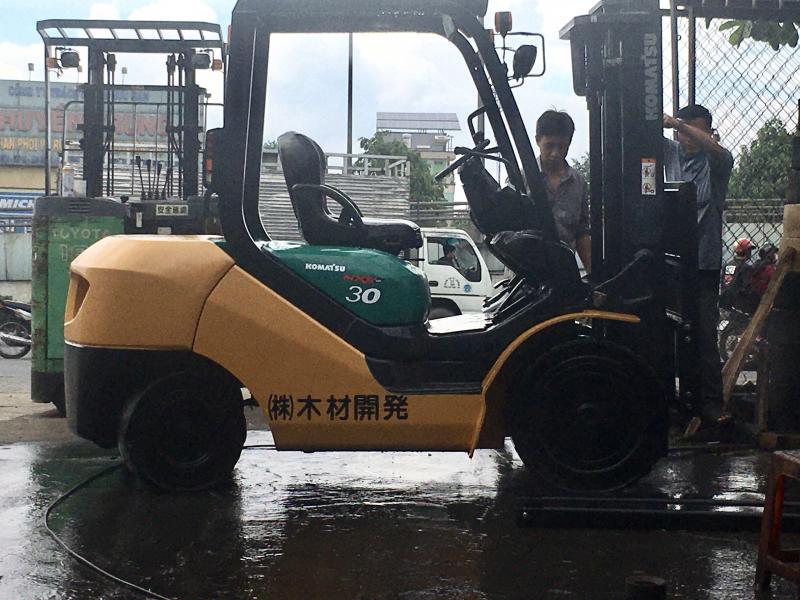 XE NÂNG DẦU XE NÂNG DẦU